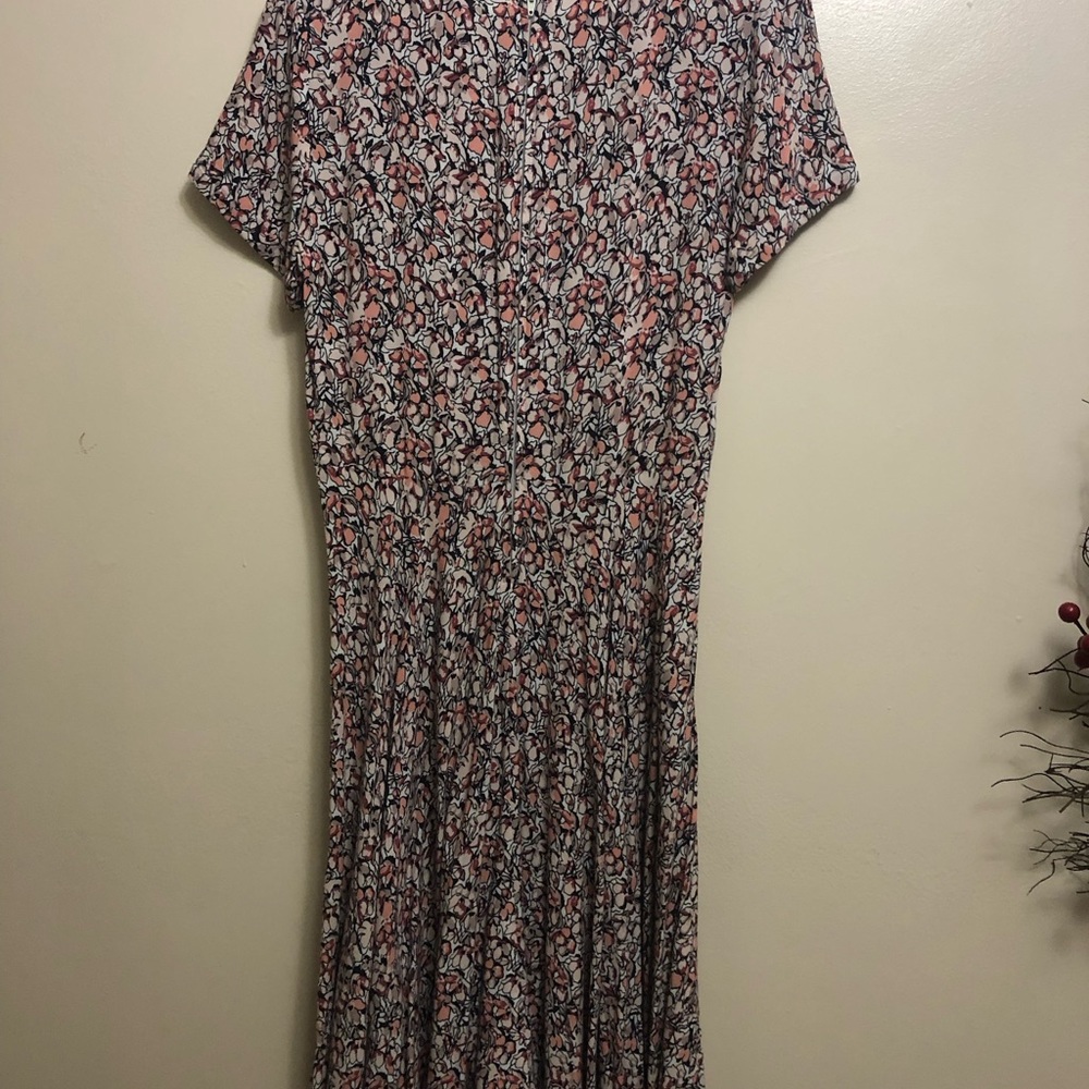 Form fitting  mini dress - Picture 2 of 8